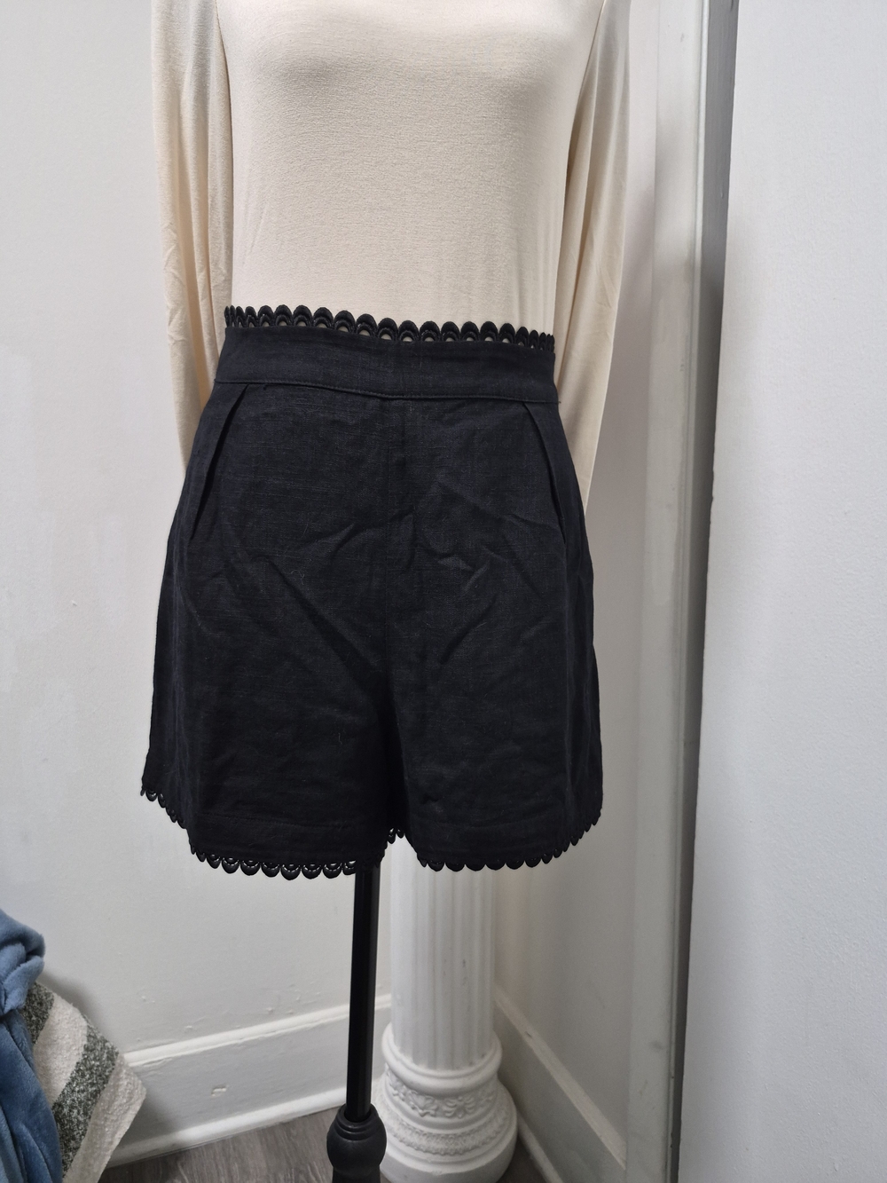 Express Black High-Waist Scalloped Trim Shorts
